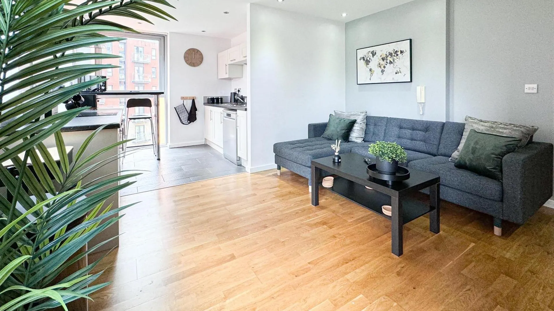 City Centre Flat - Business Stays - Free Parking 리즈 아파트